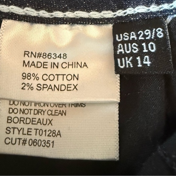 TRU LUXE✨ Women’s Mid-Rise Embellished Capri Jeans 💎🌟👡 Size 8 - Picture 7 of 15